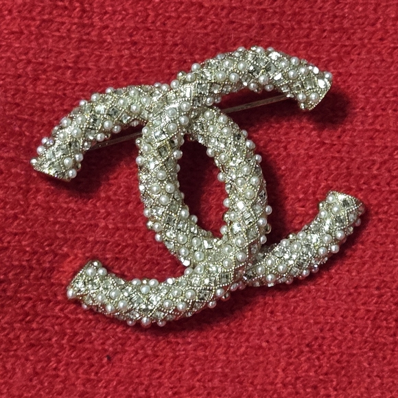 CC PEARLS & STONES BROOCH/PIN - Picture 9 of 9